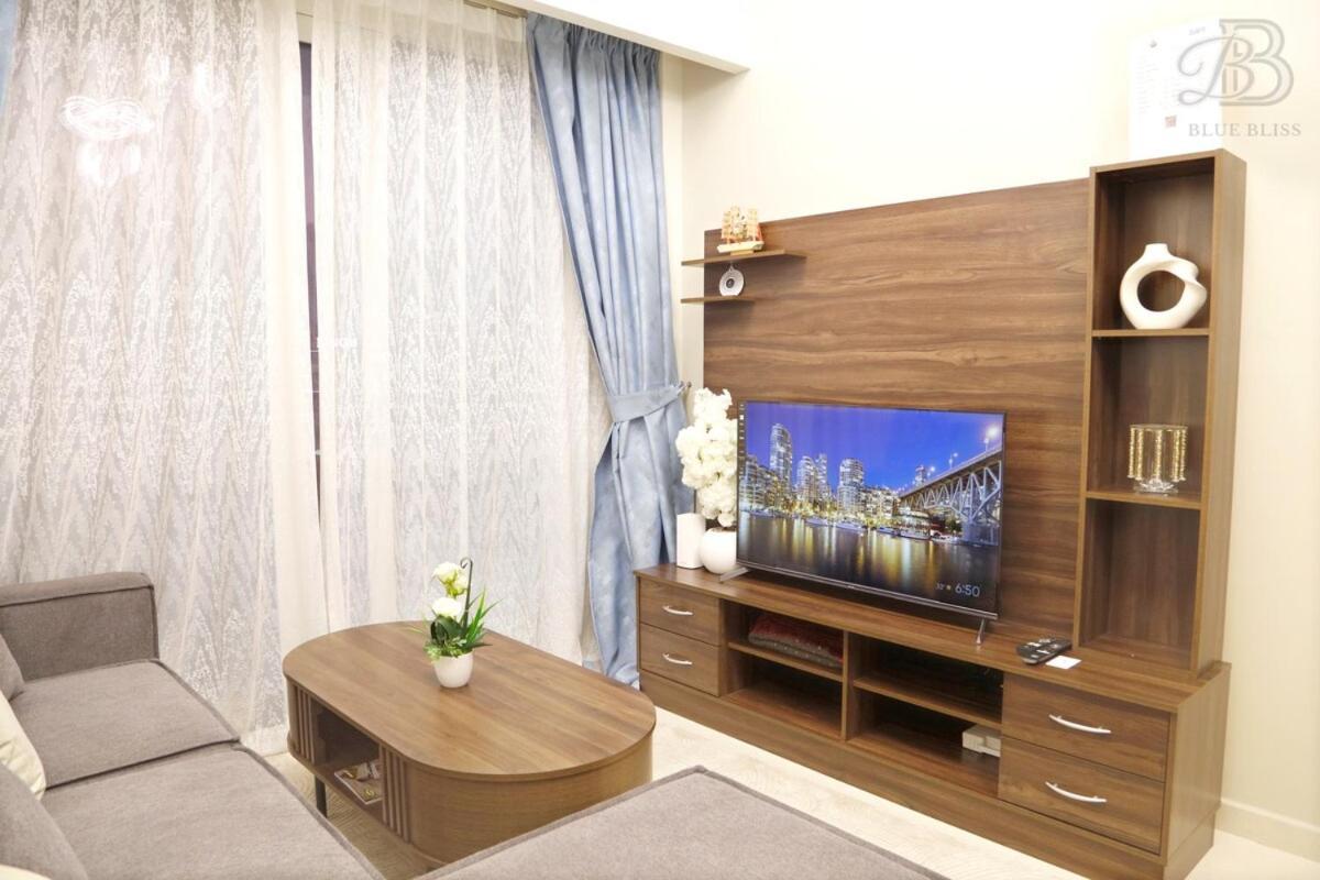 Apartment Stylish 2br In Business Bay Burj & Creek Views *