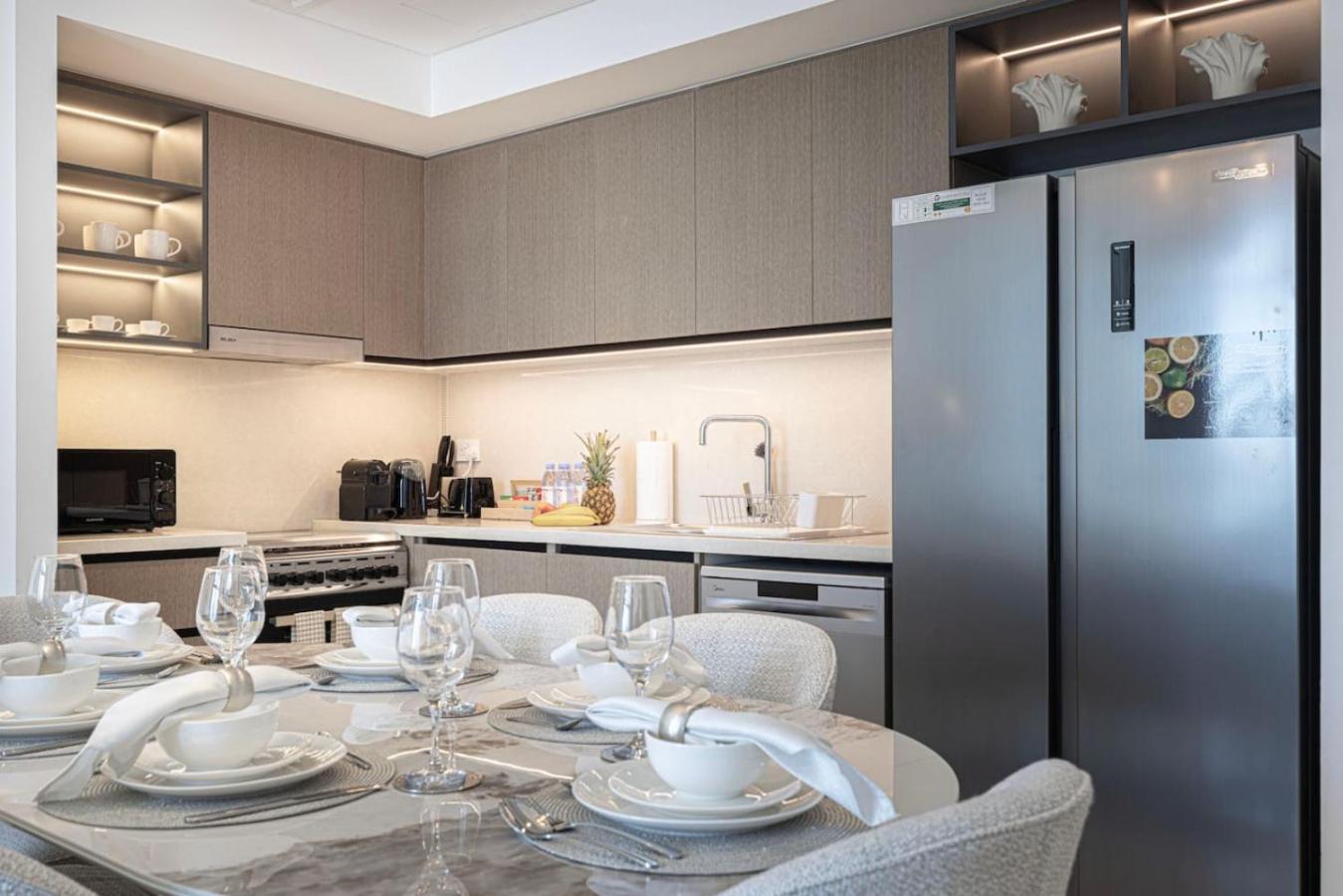 Modern Comfort - Views In Prime Downtown - 2br 6 Guests *