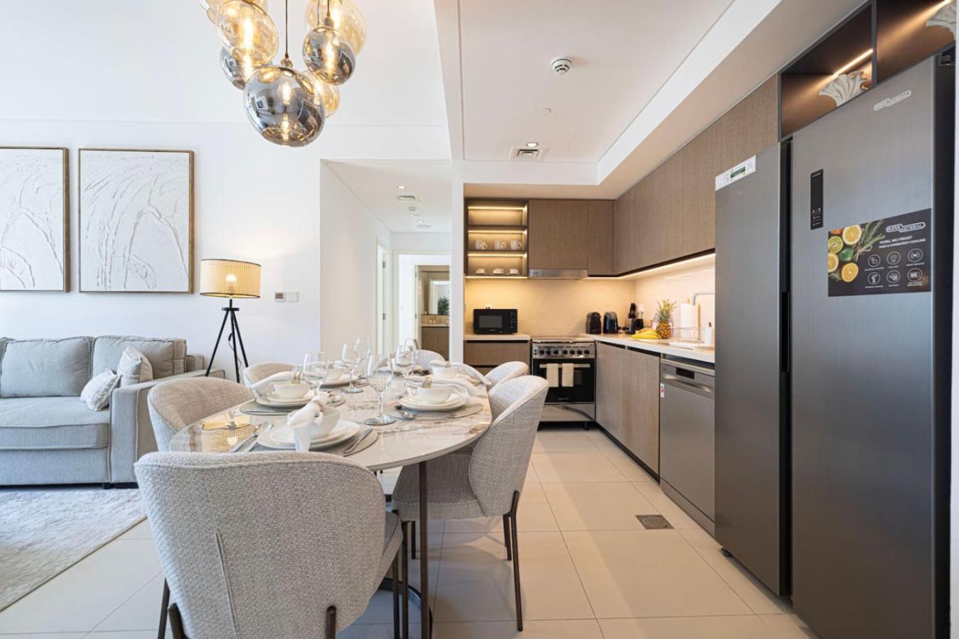 Modern Comfort - Views In Prime Downtown - 2br 6 Guests