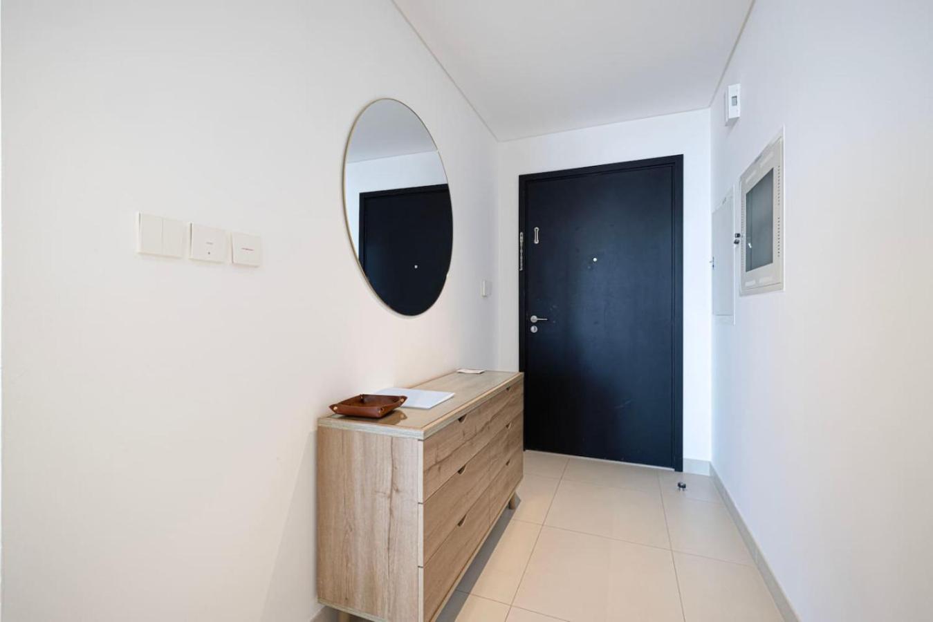 Apartment Modern Comfort - Views In Prime Downtown - 2br 6 Guests Dubai