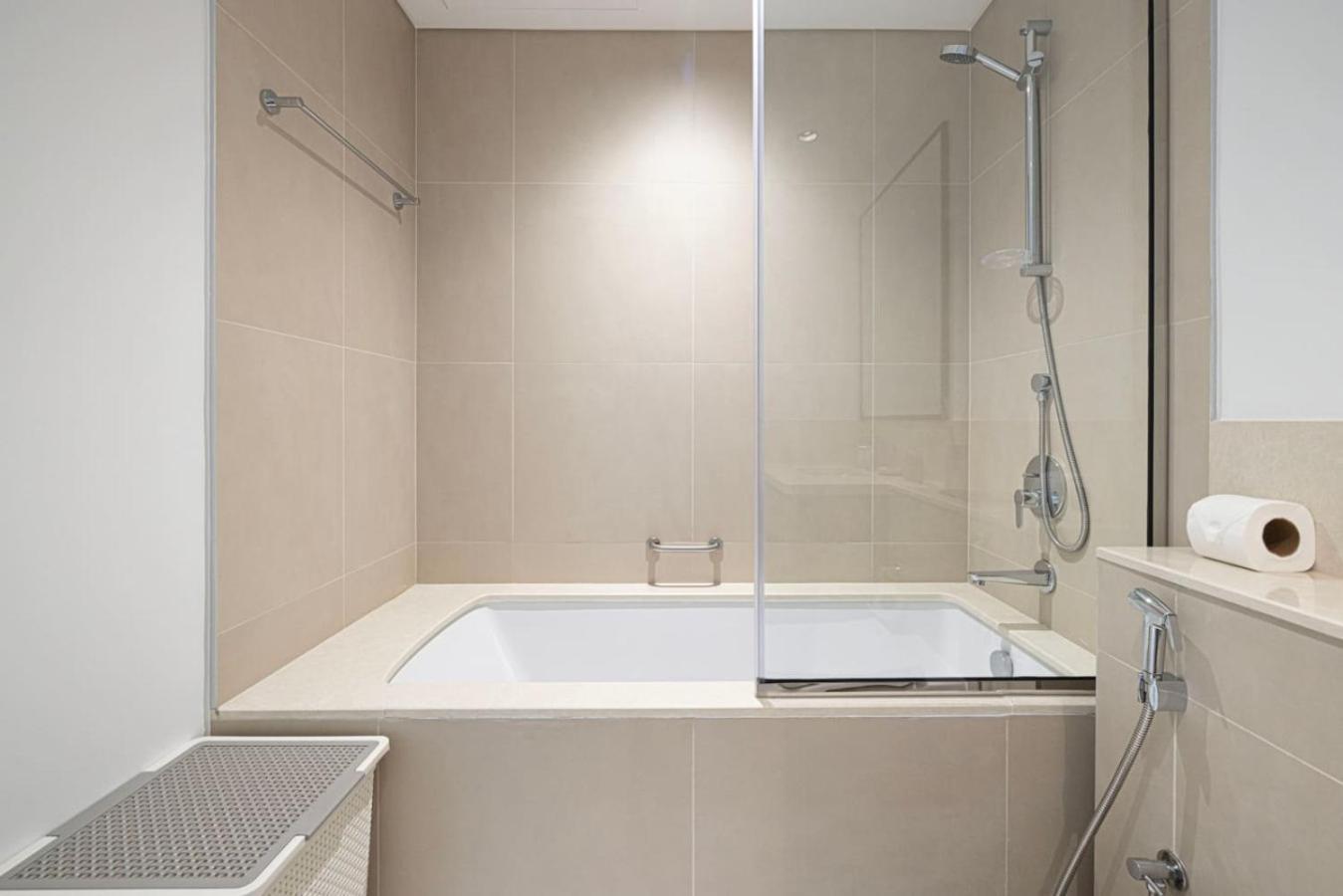 Apartment Modern Comfort - Views In Prime Downtown - 2br 6 Guests *