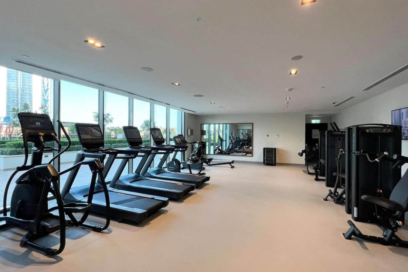 Modern Comfort - Views In Prime Downtown - 2br 6 Guests *