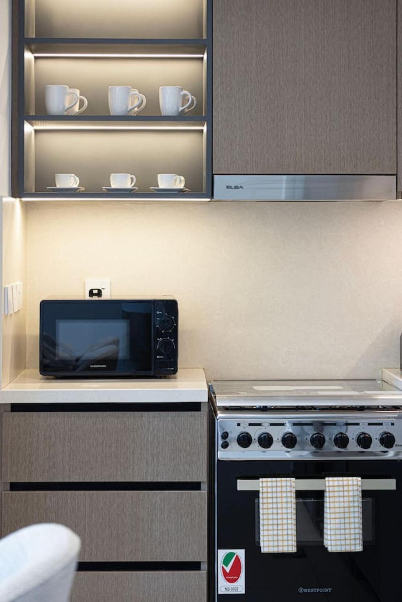 Modern Comfort - Views In Prime Downtown - 2br 6 Guests *