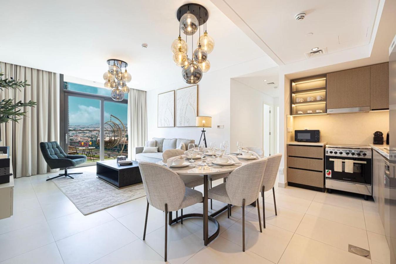 Modern Comfort - Views In Prime Downtown - 2br 6 Guests Dubai