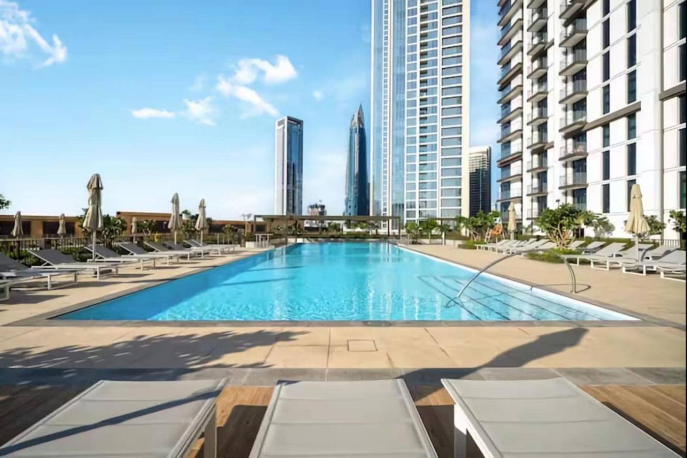 Modern Comfort - Views In Prime Downtown - 2br 6 Guests Apartment Dubai