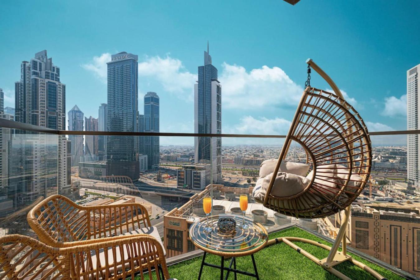 Apartment Modern Comfort - Views In Prime Downtown - 2br 6 Guests Dubai