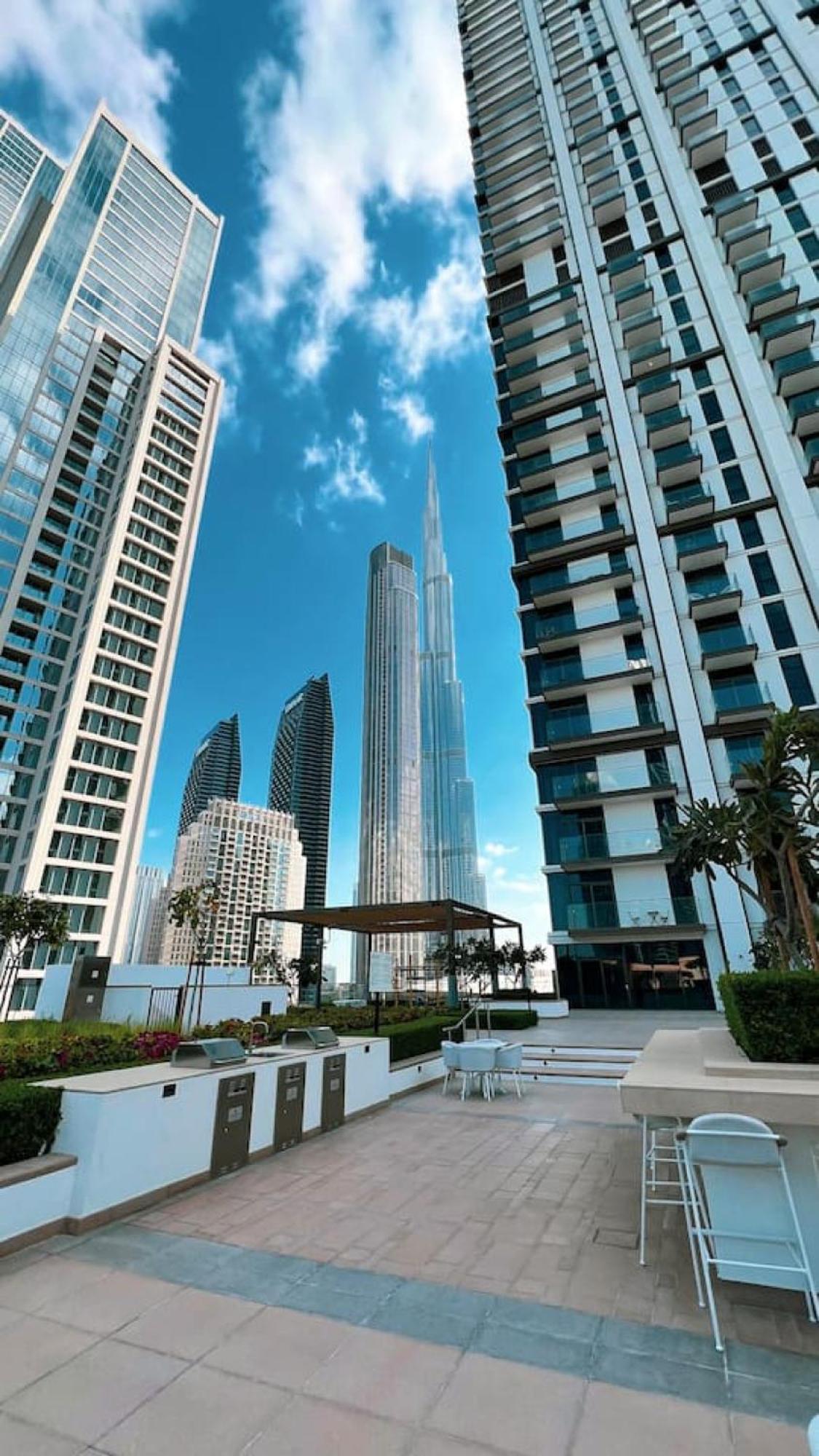 Apartment Modern Comfort - Views In Prime Downtown - 2br 6 Guests Dubai