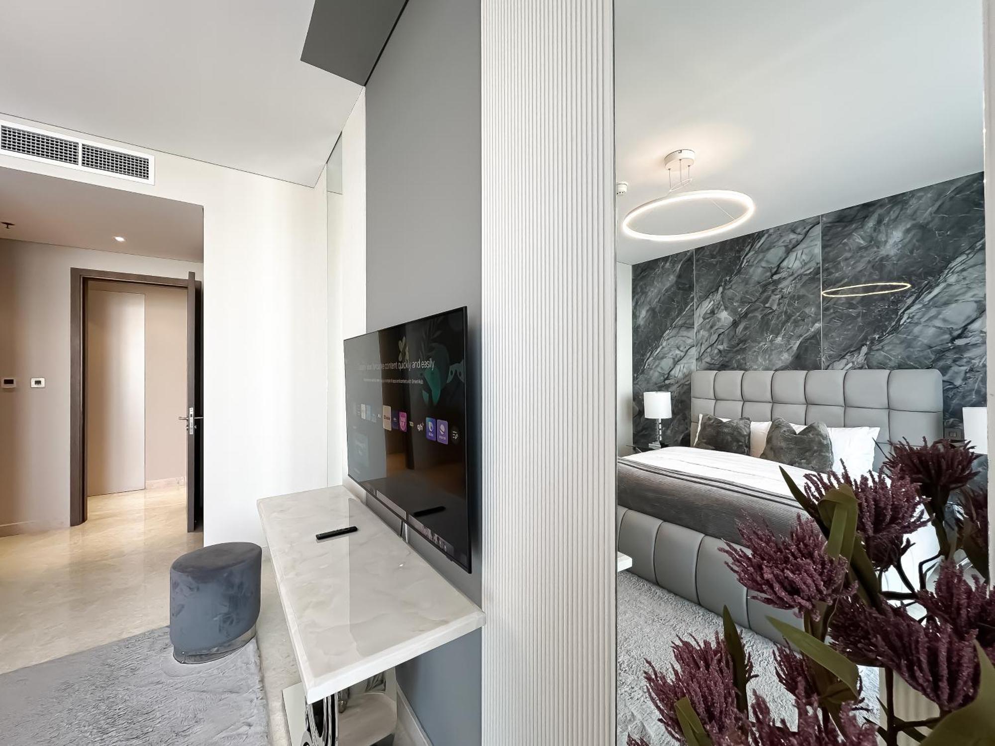 Trophy-luxurious Living W Serene Sea Blends View Apartment Dubai