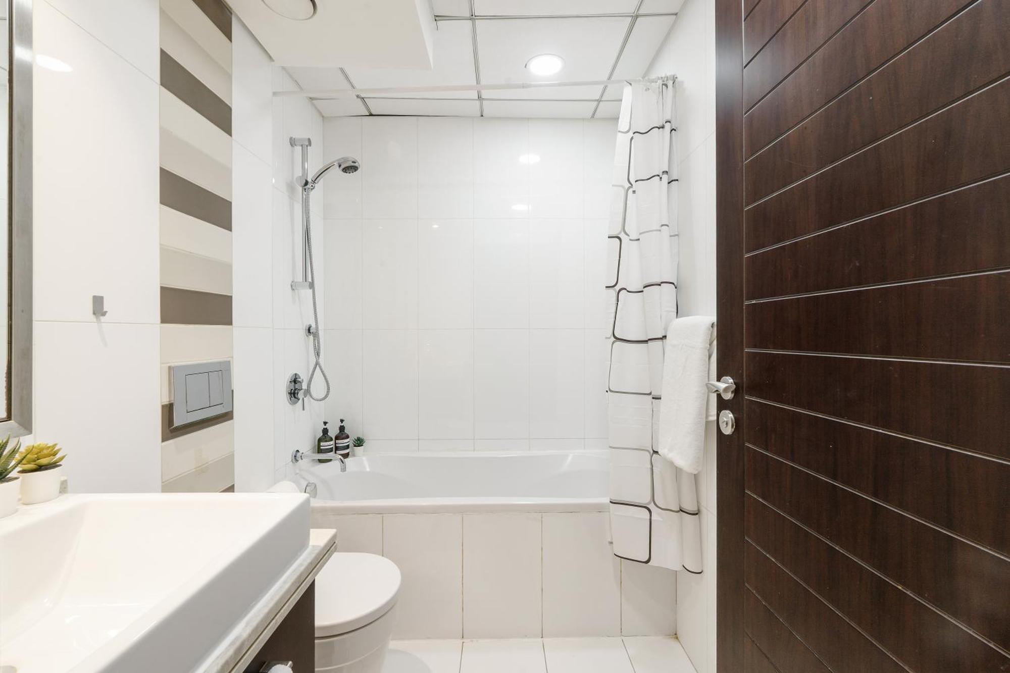 2br In Downtown With Burj Khalifa & Fountain Views Apartment *