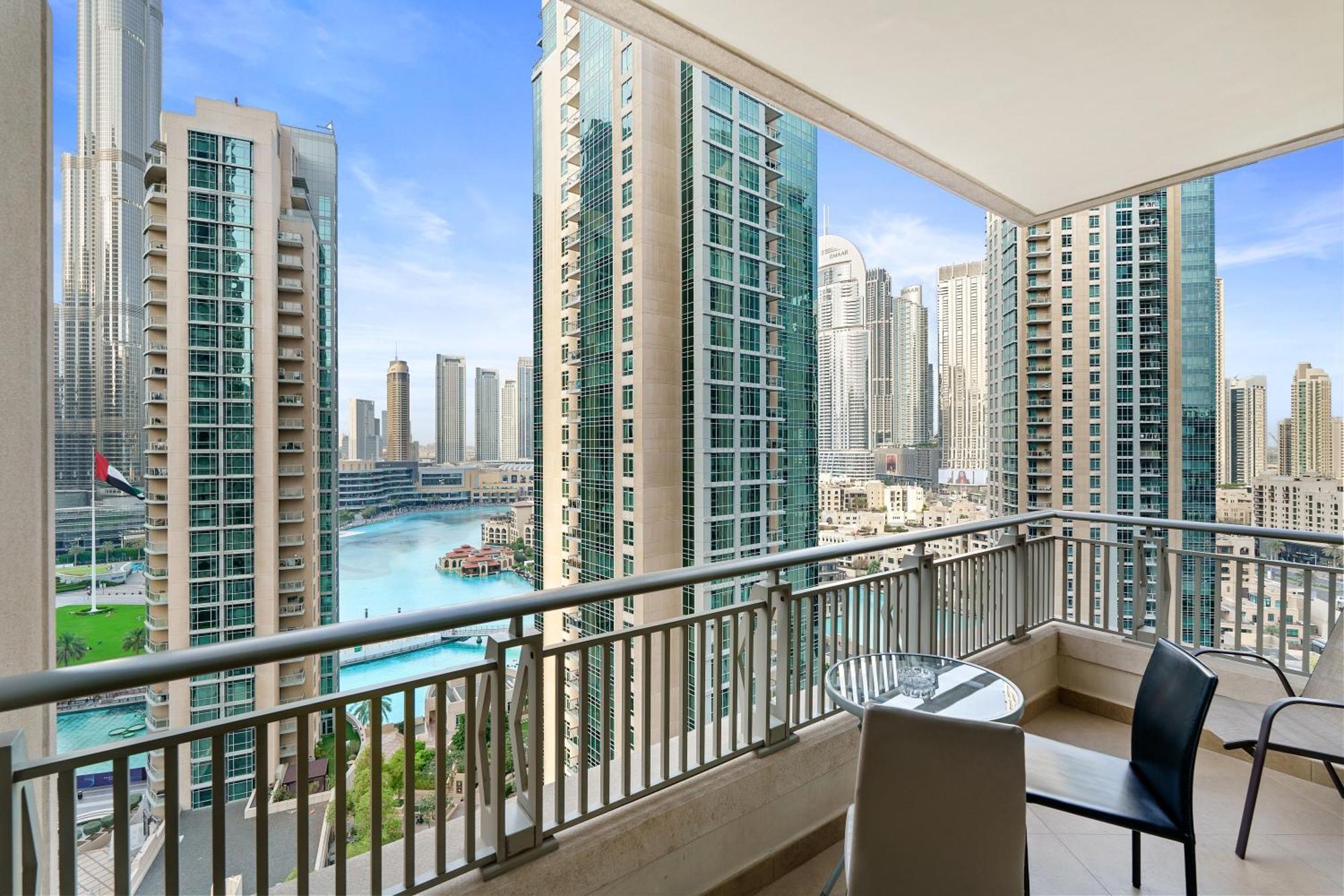 2br In Downtown With Burj Khalifa & Fountain Views *