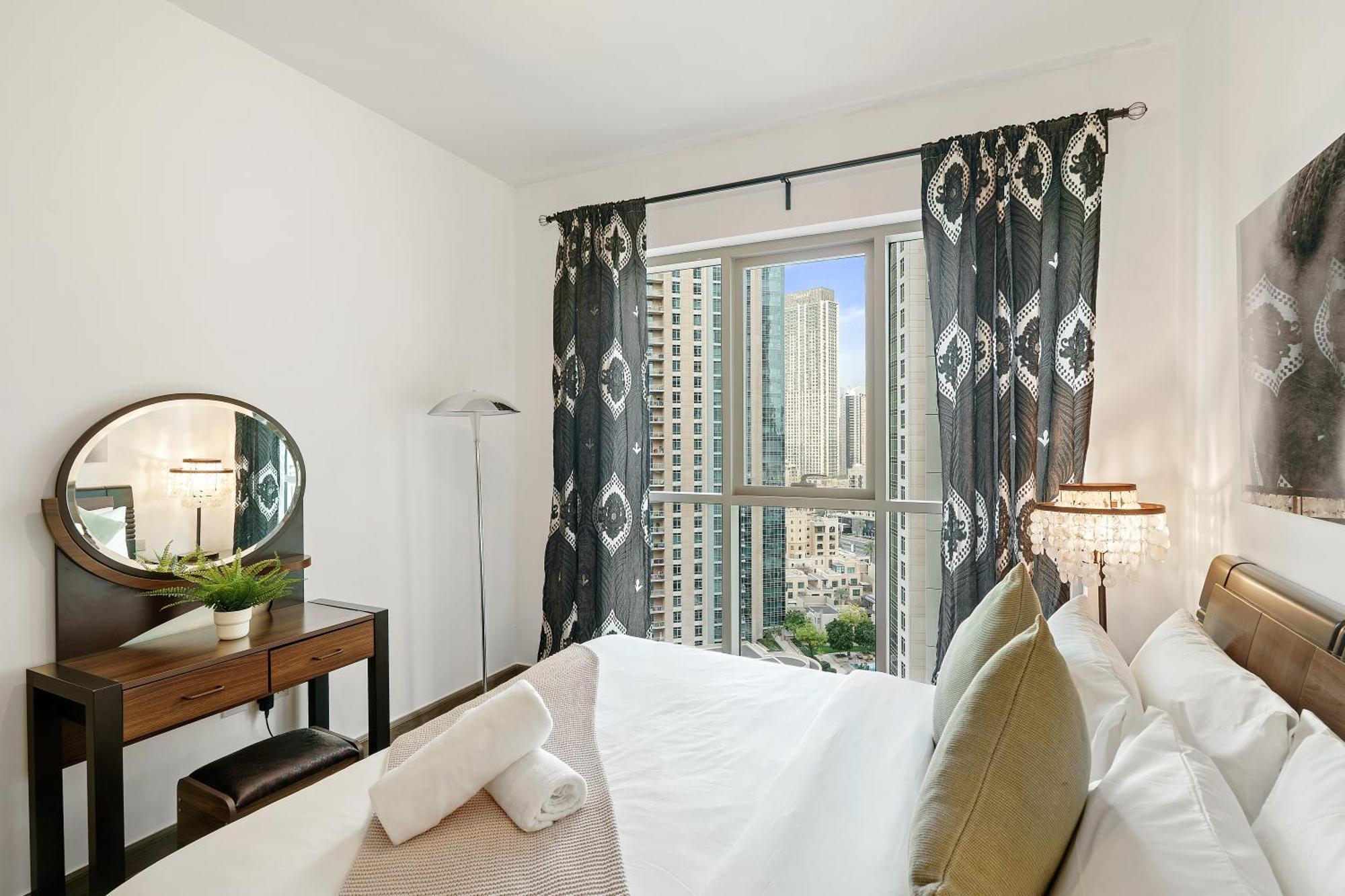 2br In Downtown With Burj Khalifa & Fountain Views *