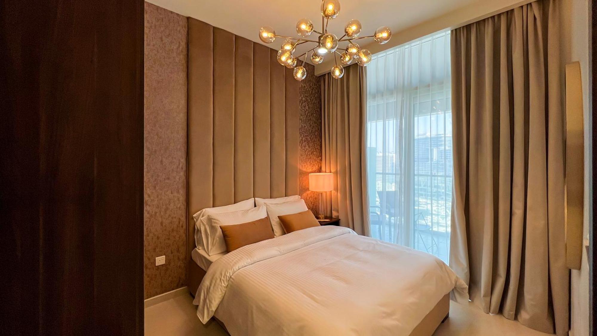 Apartment Keyrock Living - Chic Reva 1br With Pool Access