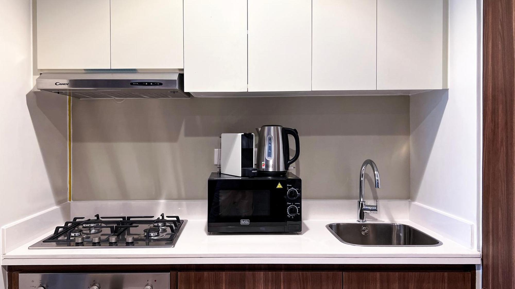 Apartment Keyrock Living - Chic Reva 1br With Pool Access