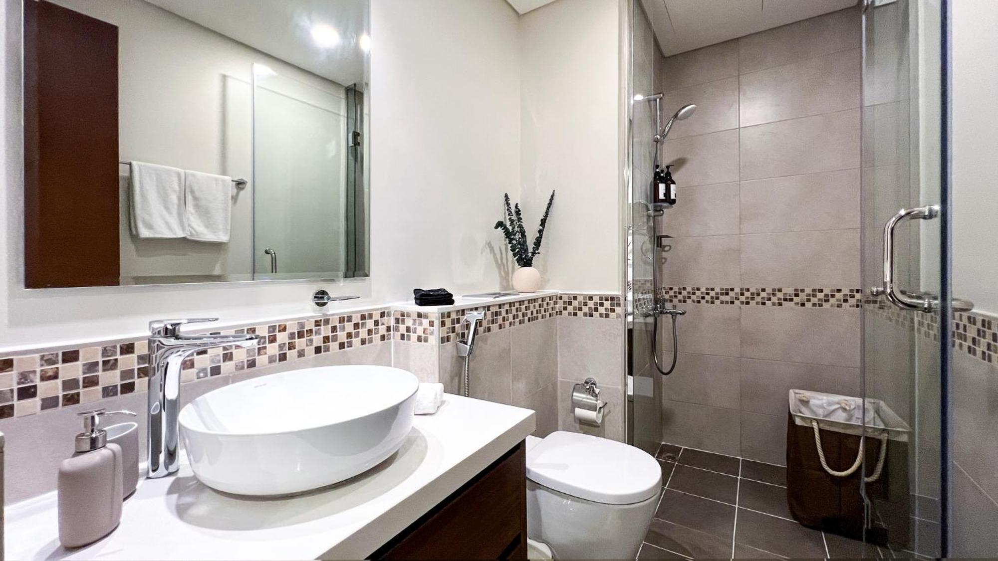 Apartment Keyrock Living - Chic Reva 1br With Pool Access *