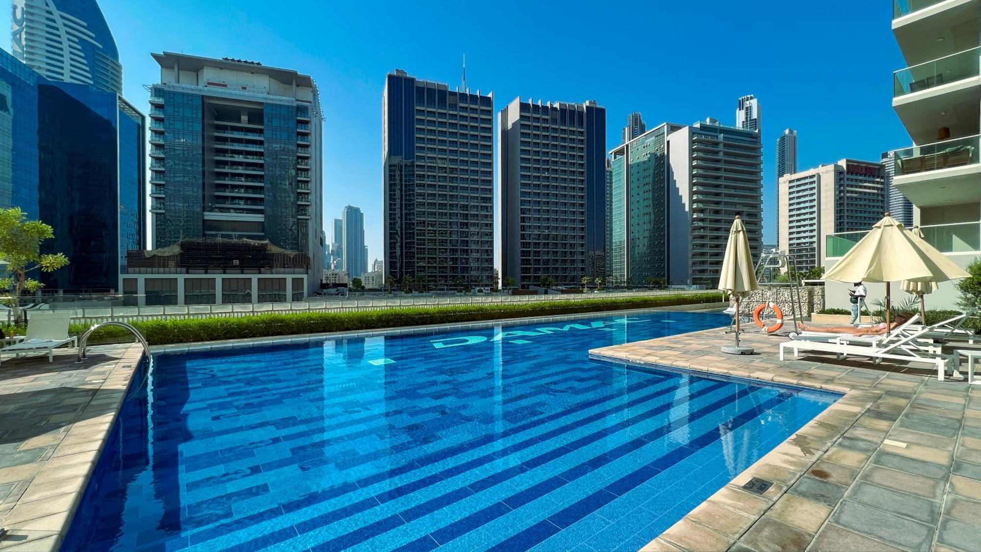 Keyrock Living - Chic Reva 1br With Pool Access Apartment
