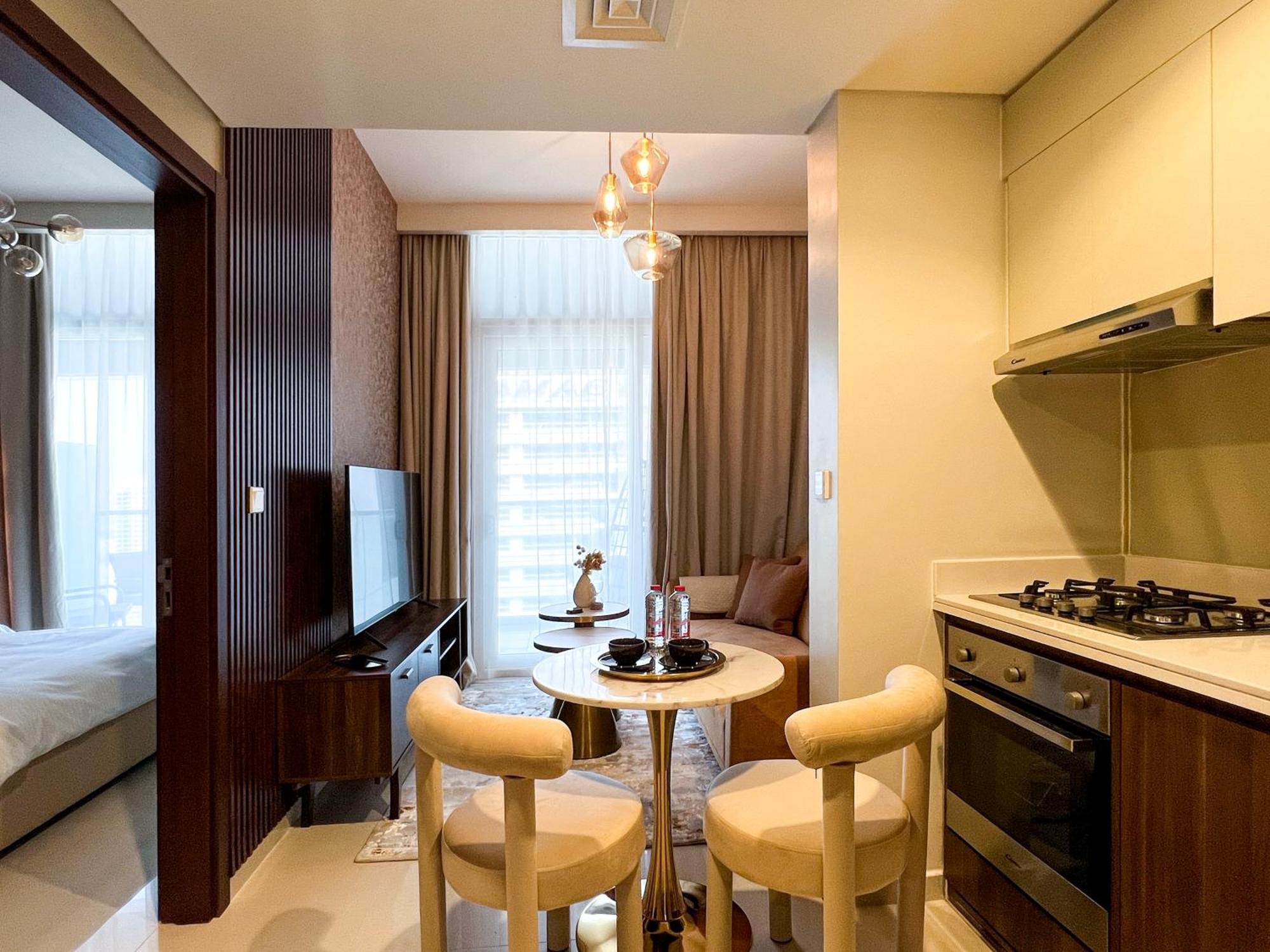 Keyrock Living - Chic Reva 1br With Pool Access * Dubai