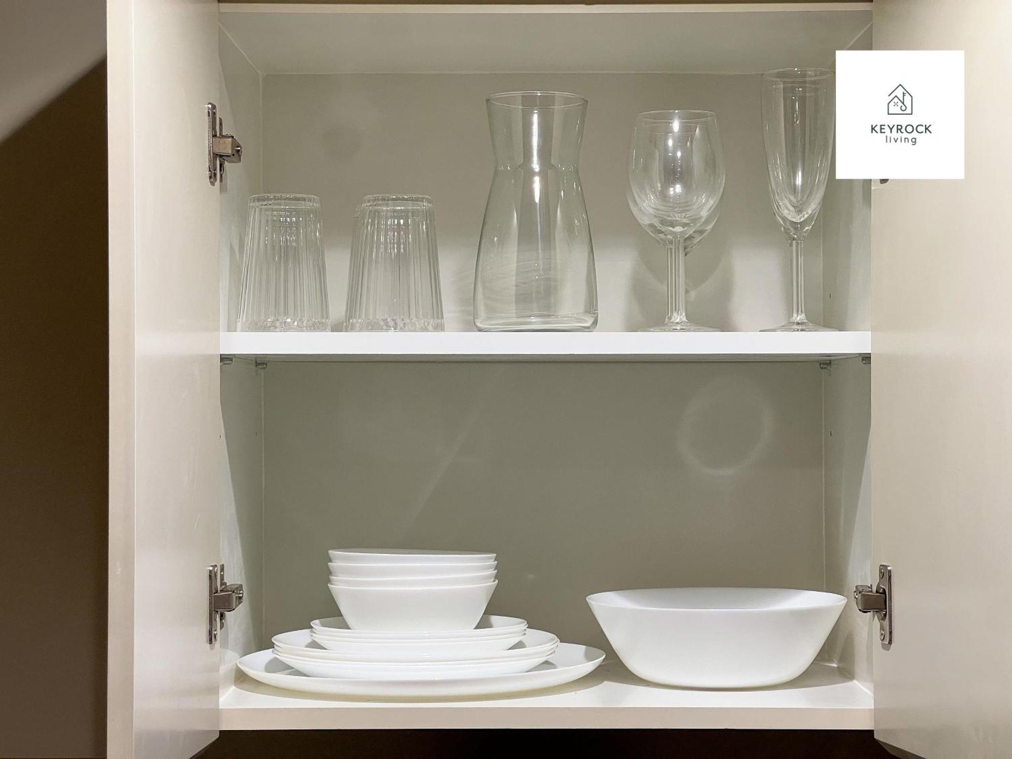 Keyrock Living - Chic Reva 1br With Pool Access