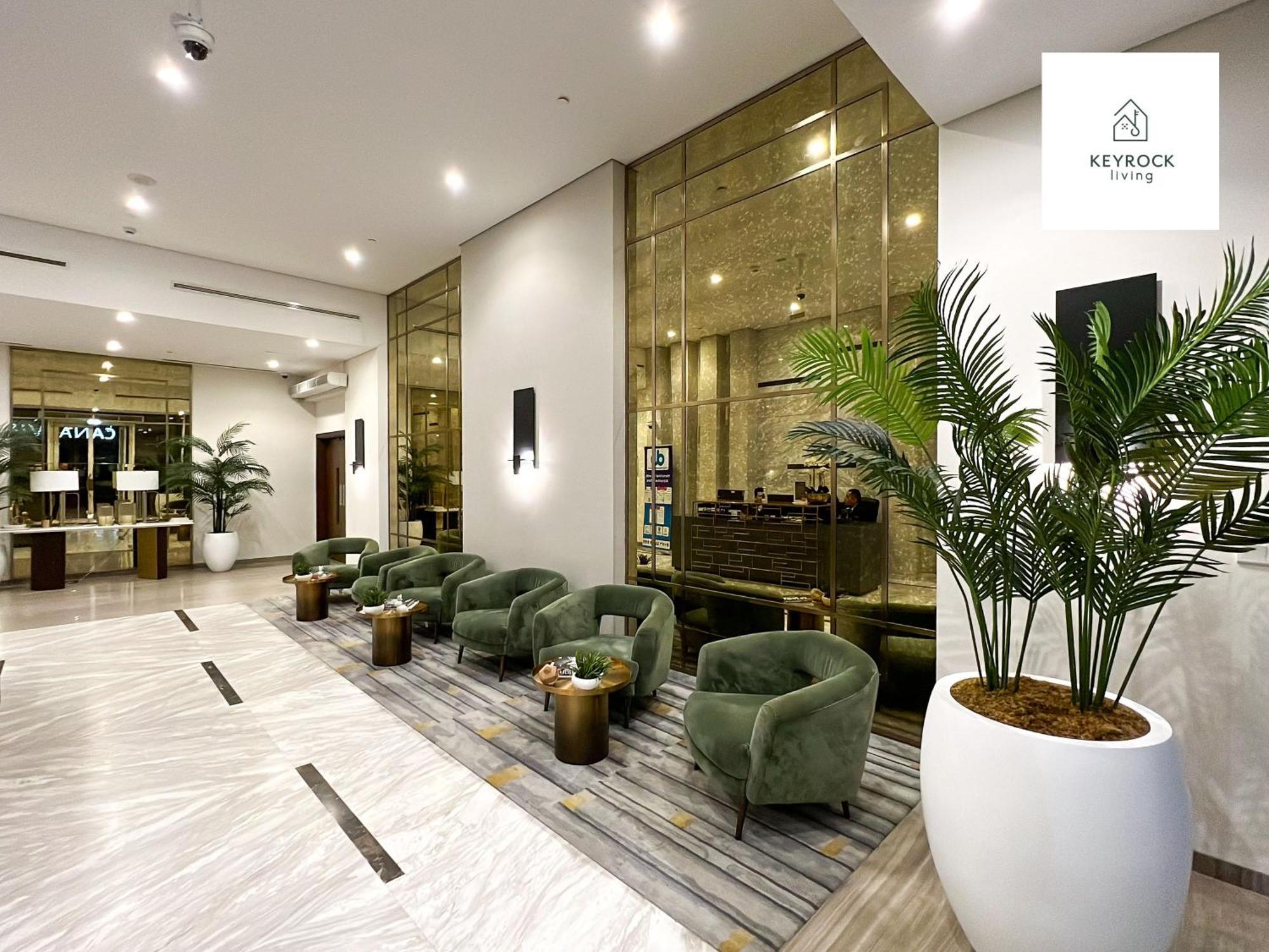 Apartment Keyrock Living - Chic Reva 1br With Pool Access