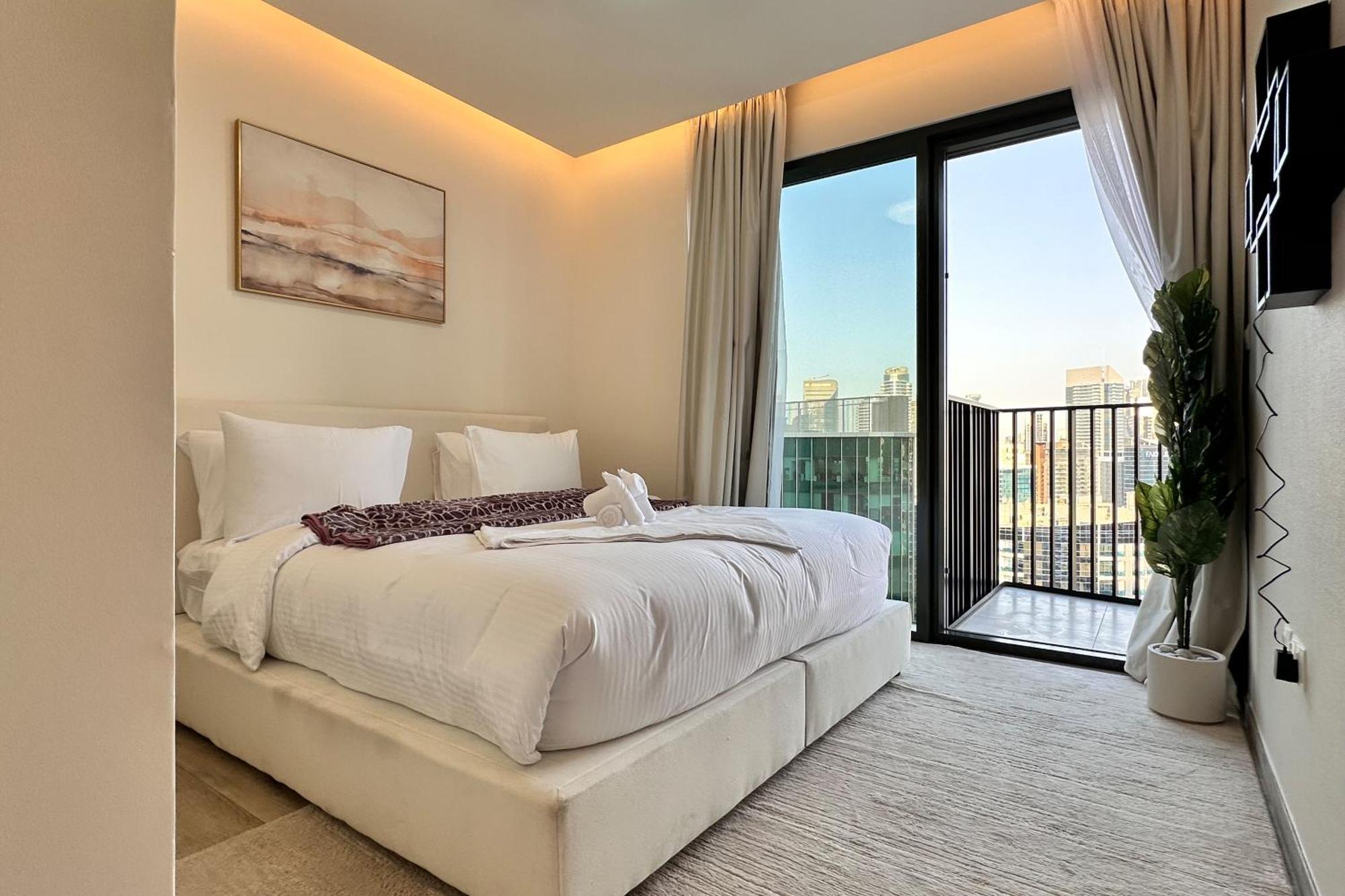 Vserve Modern Oasis Canal & Burj Views Apartment
