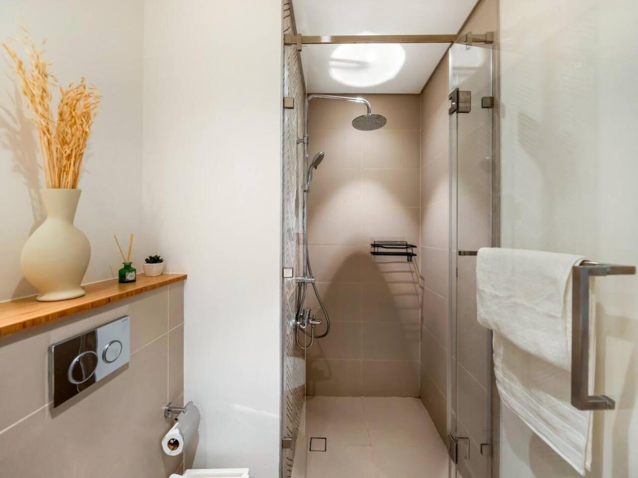 Contemporary 1br In Collective 2.0 Luxury And Comfort Apartment