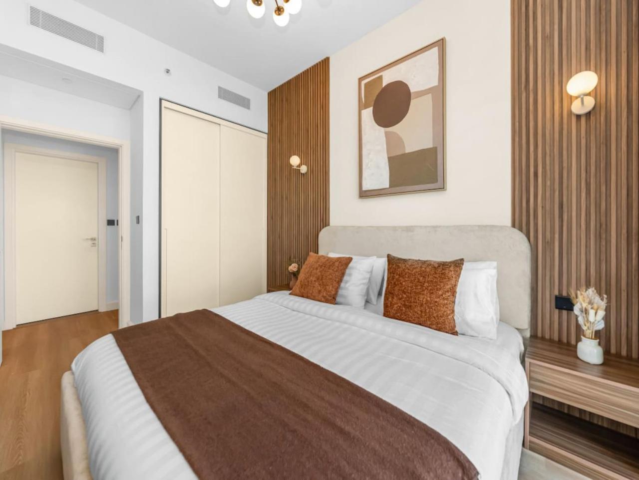 Contemporary 1br In Collective 2.0 Luxury And Comfort Apartment Dubai