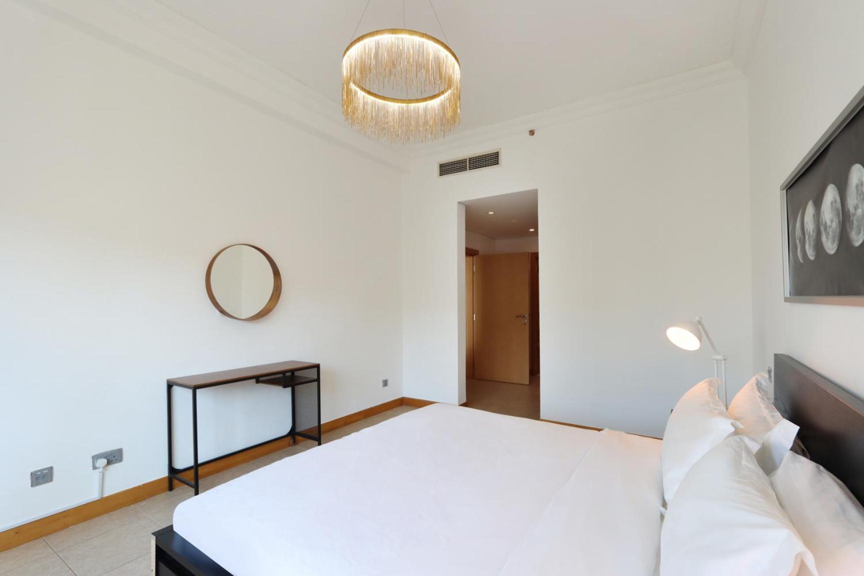Spacious 1 Bedroom In Shoreline Near Palm Mall Dubai