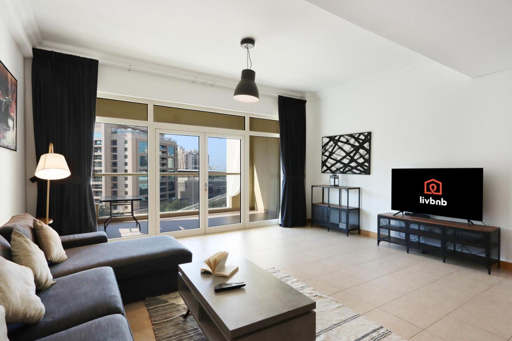 Spacious 1 Bedroom In Shoreline Near Palm Mall *