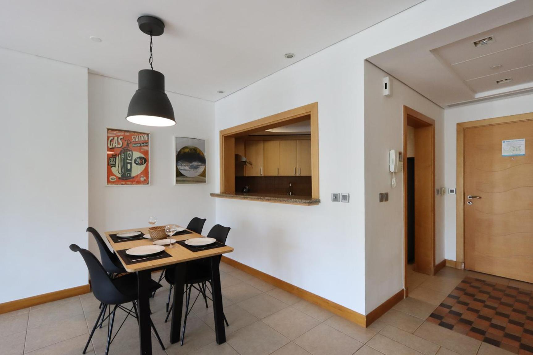 Spacious 1 Bedroom In Shoreline Near Palm Mall Dubai