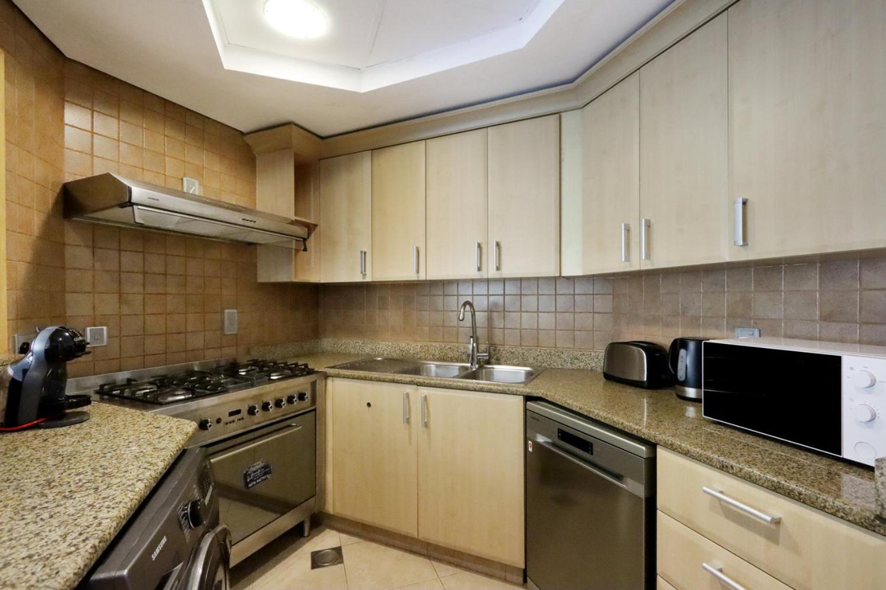 Apartment Spacious 1 Bedroom In Shoreline Near Palm Mall *