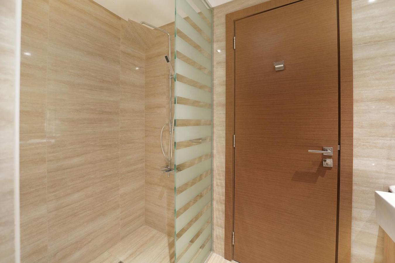 Easygo- Lavish 2br-terrace-view-infinity Pool * Dubai