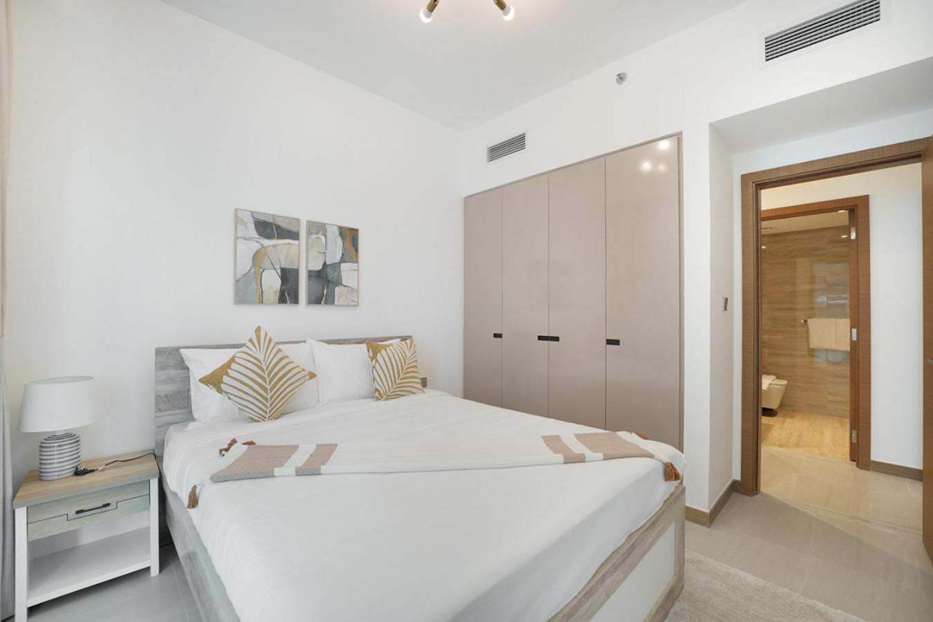 Easygo- Lavish 2br-terrace-view-infinity Pool * Dubai