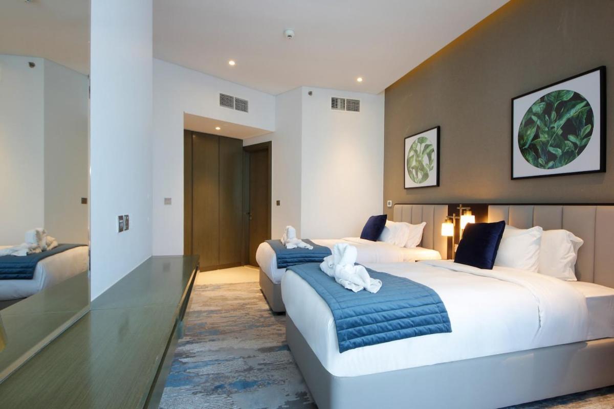 Apartment Exclusive 2br Damac Prive With Balcony & Canal View Dubai