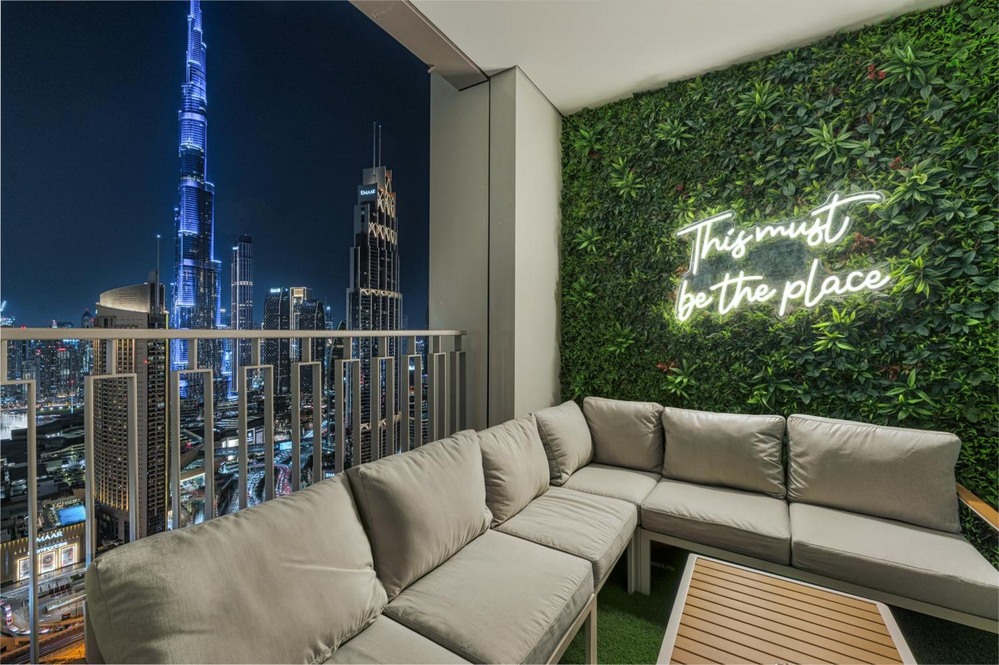 Apartment Mall Connection - Burj Views - Turf Balcony