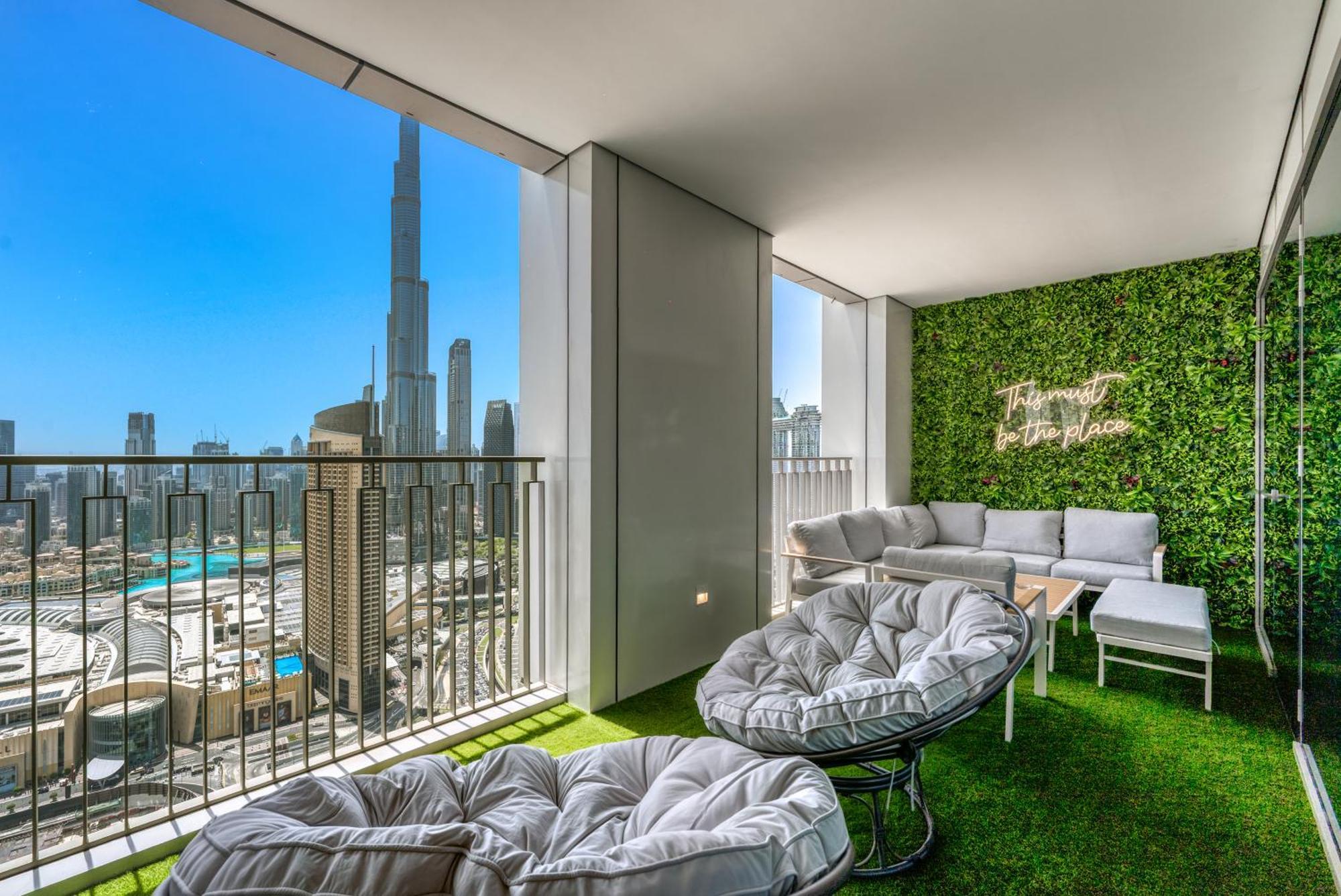 Mall Connection - Burj Views - Turf Balcony Apartment *