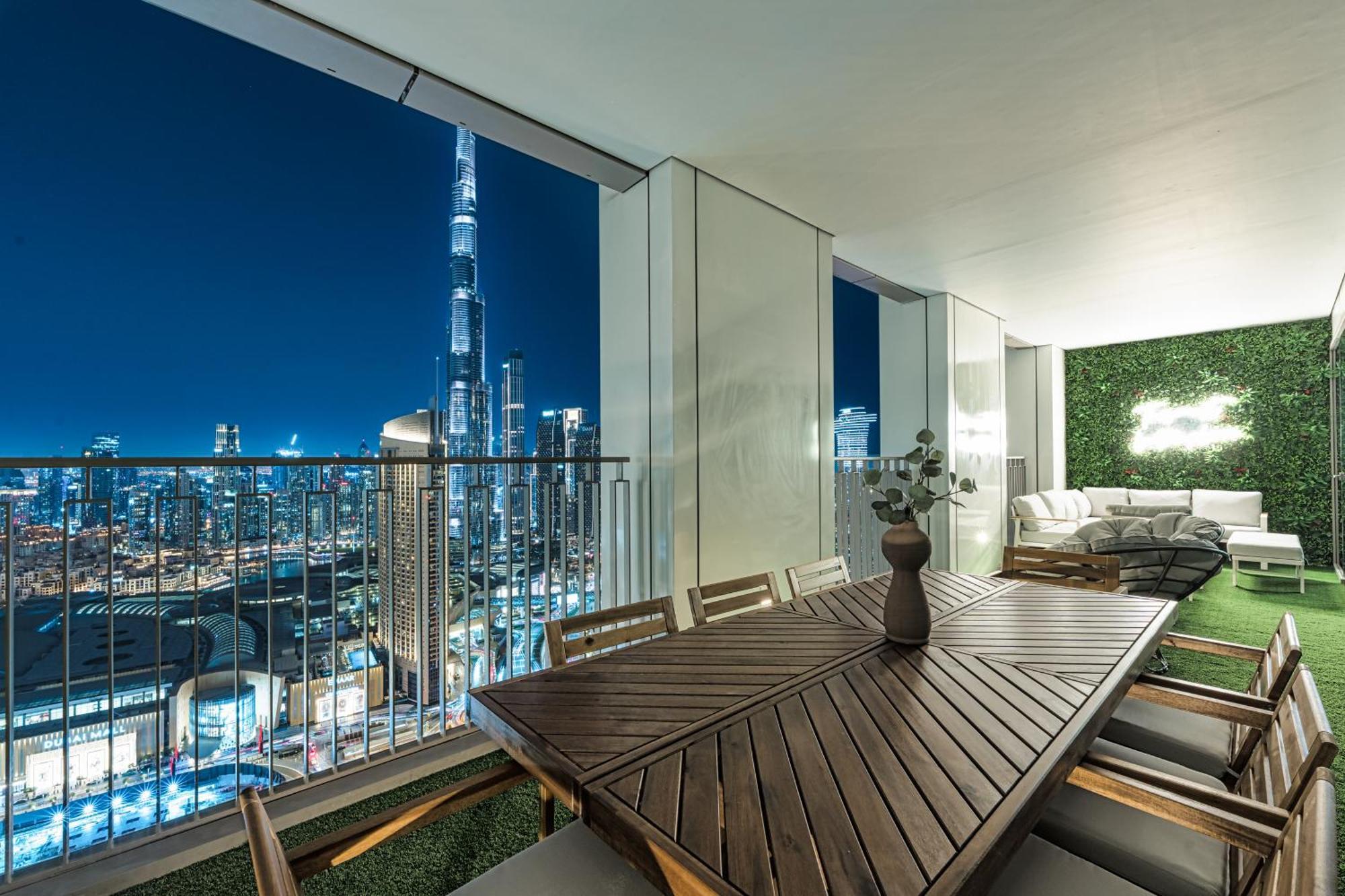 Mall Connection - Burj Views - Turf Balcony Apartment *