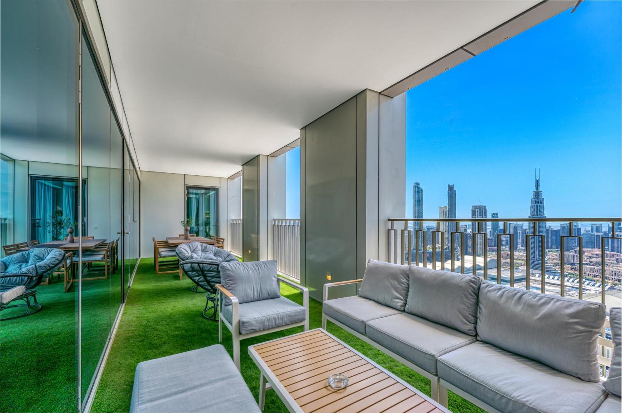 Apartment Mall Connection - Burj Views - Turf Balcony