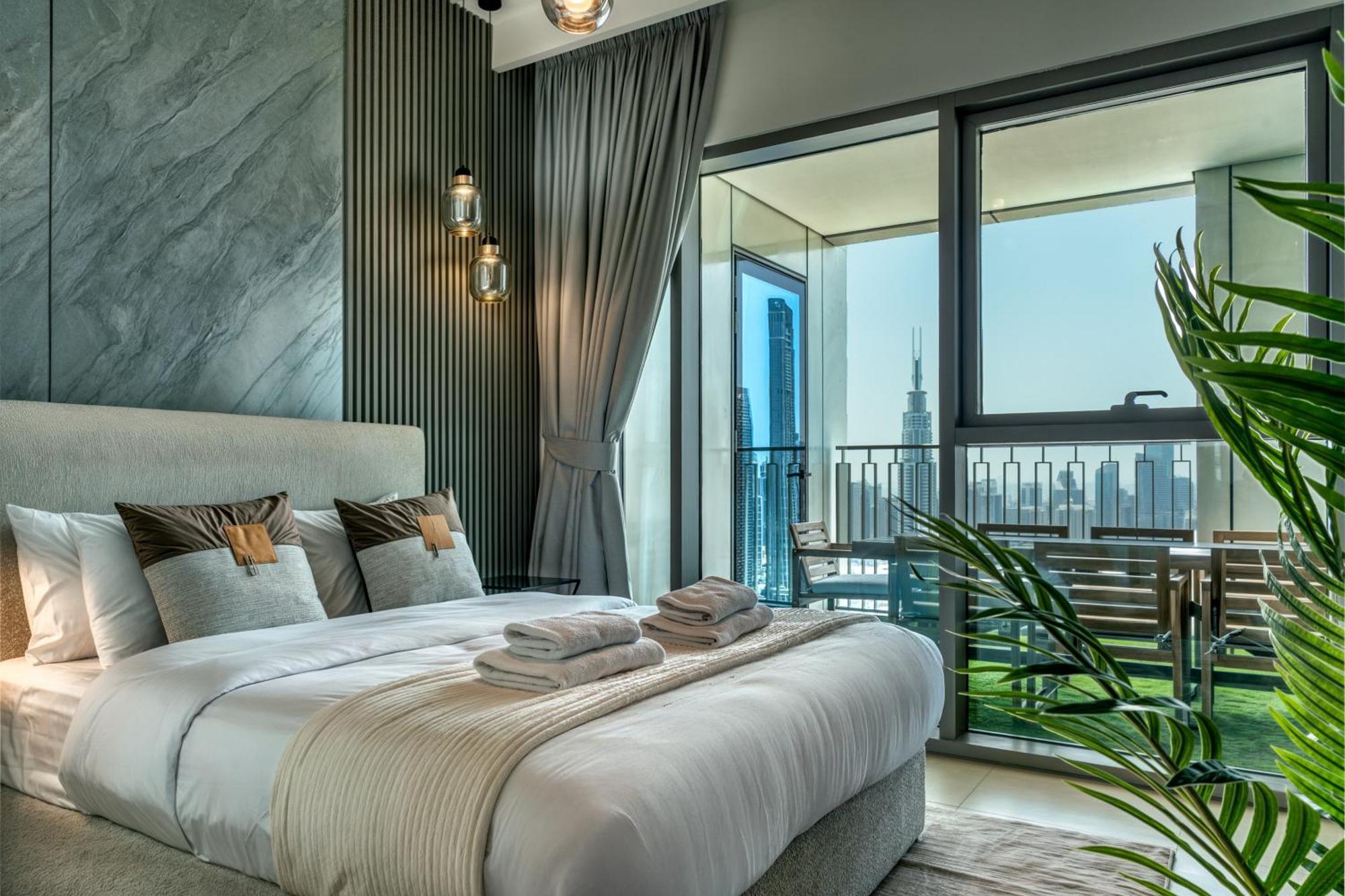 Mall Connection - Burj Views - Turf Balcony Apartment *