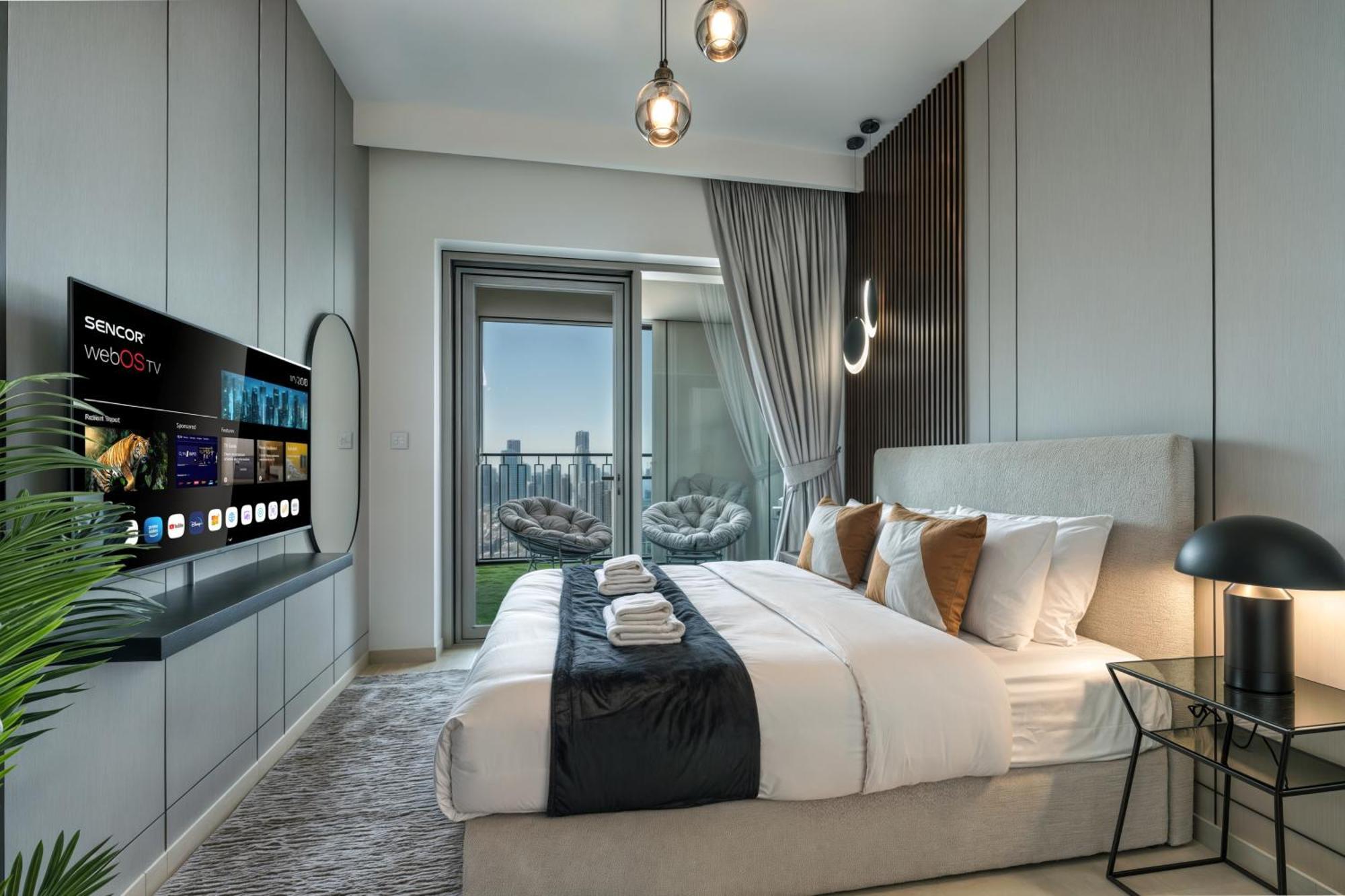 Apartment Mall Connection - Burj Views - Turf Balcony *