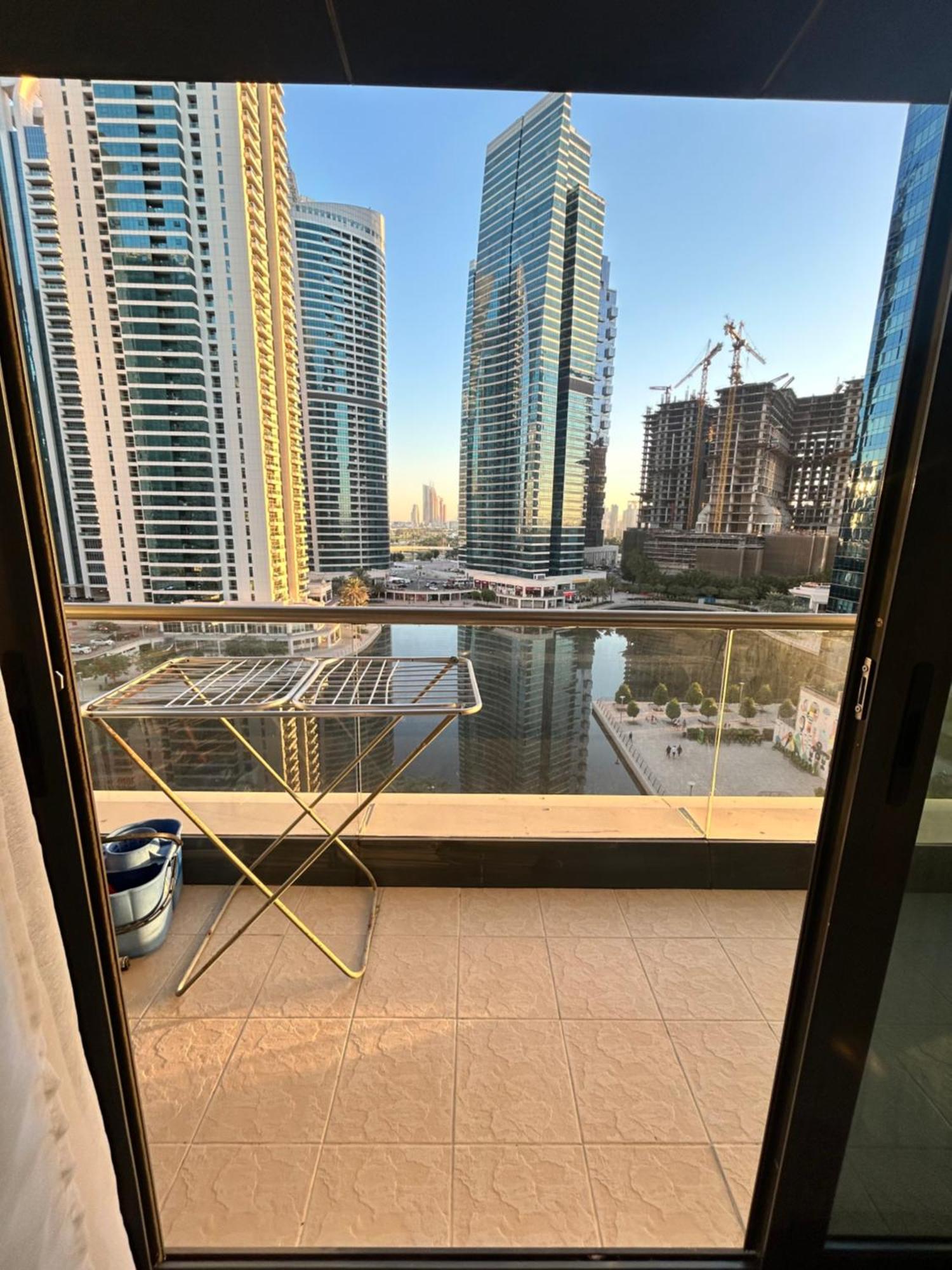 Click - Jlt - & Balcony Lakes View Entire -jn *