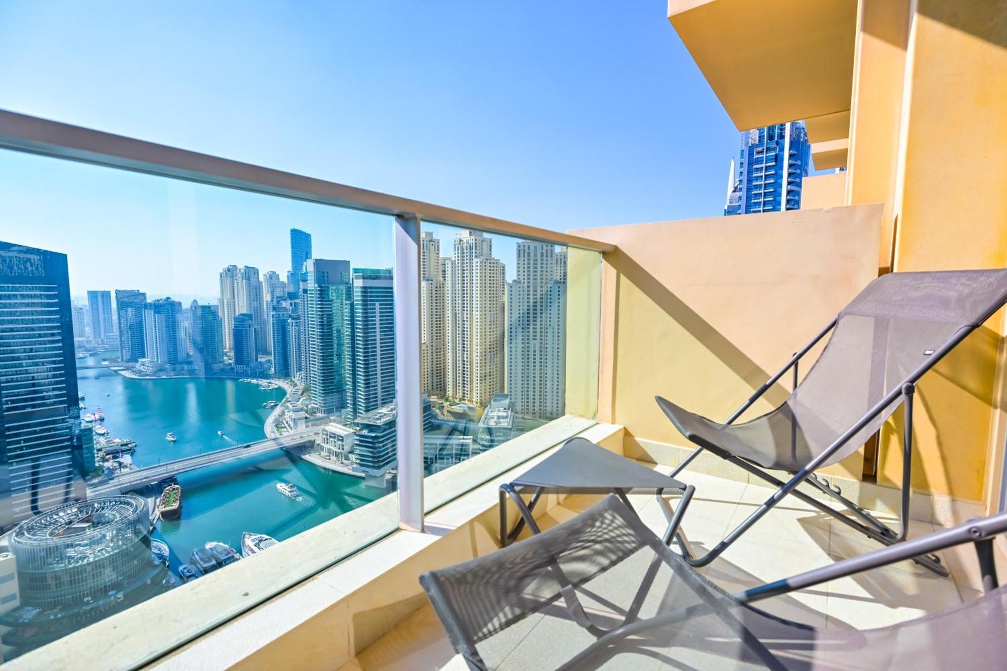 Apartment On The 30th Floor With Stunning Marina View Dubai