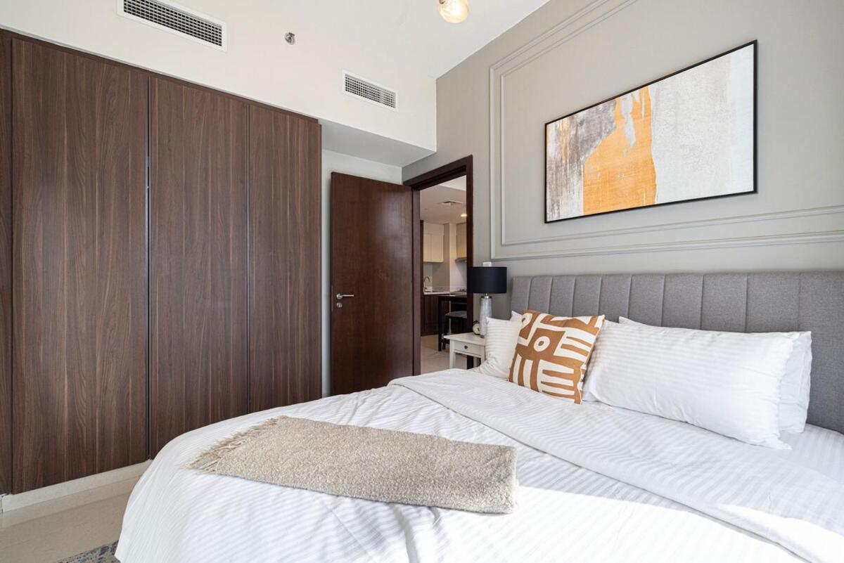Burj Khalifa View - 4 Min Mall - Swimingpool - Business Bay Apartment