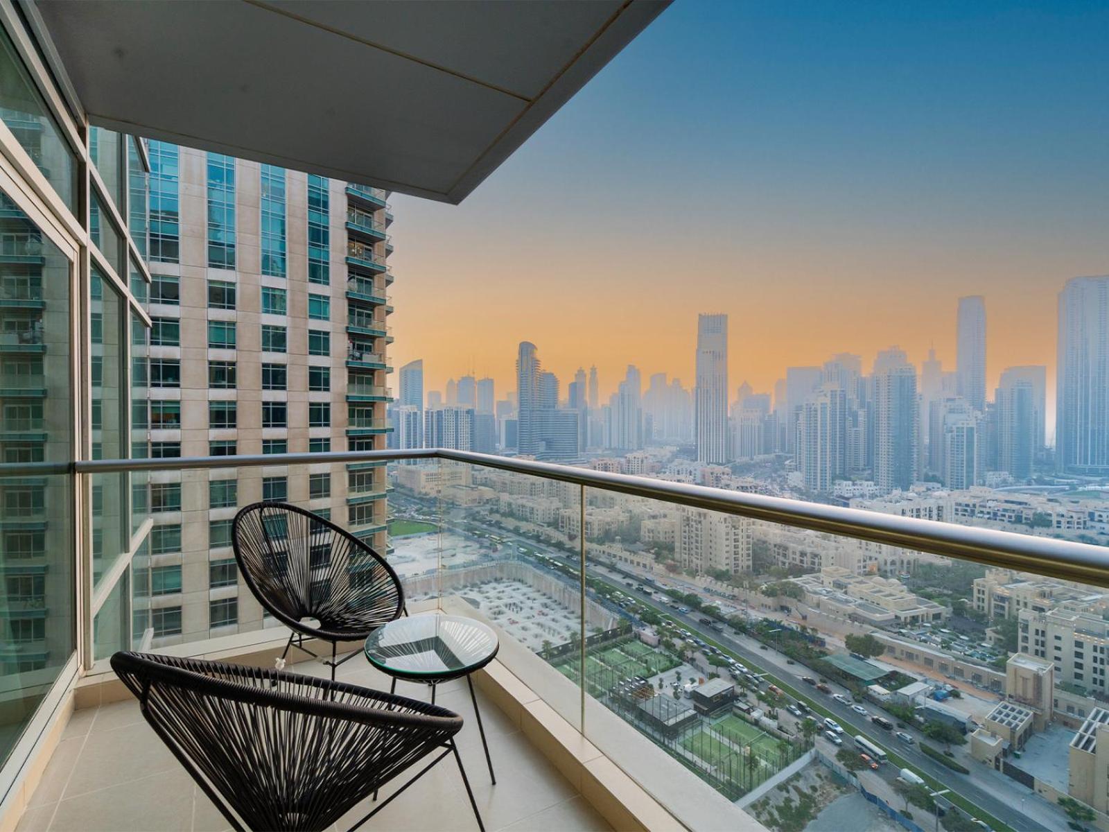 Burj Views 3 Min From Mall Luxury Downtown Apartment