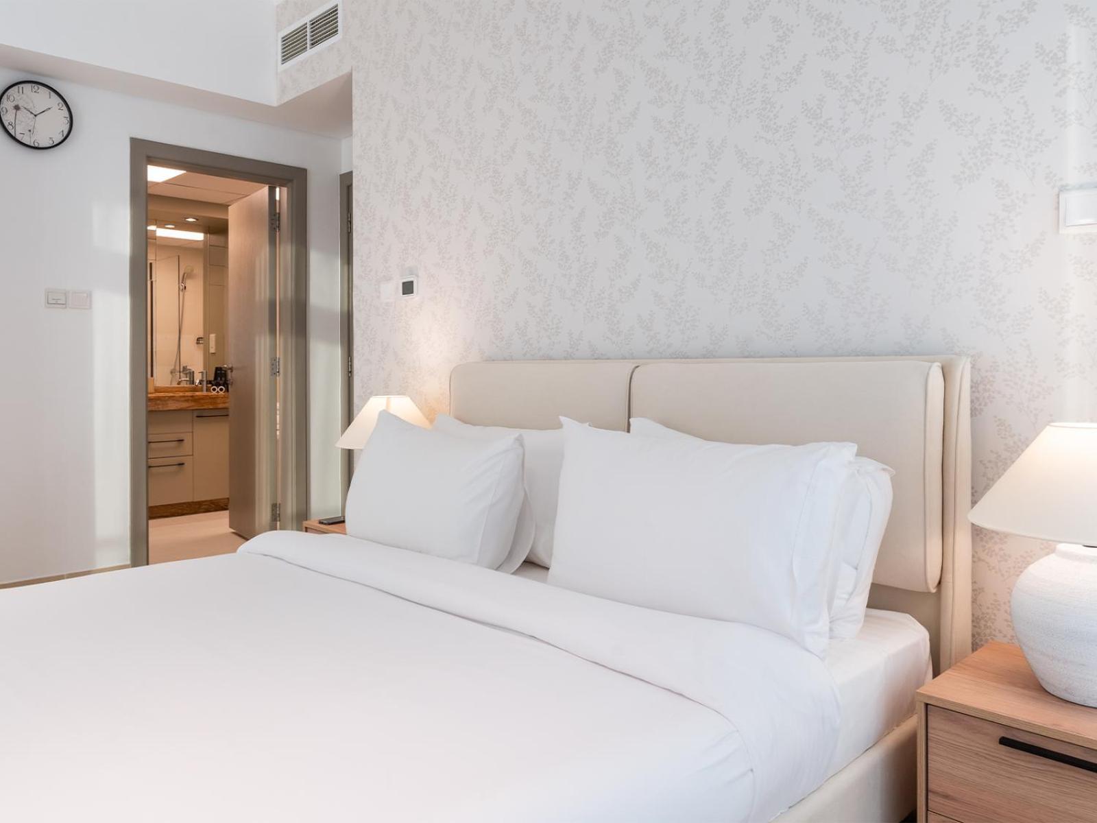 Burj Views 3 Min From Mall Luxury Downtown Apartment