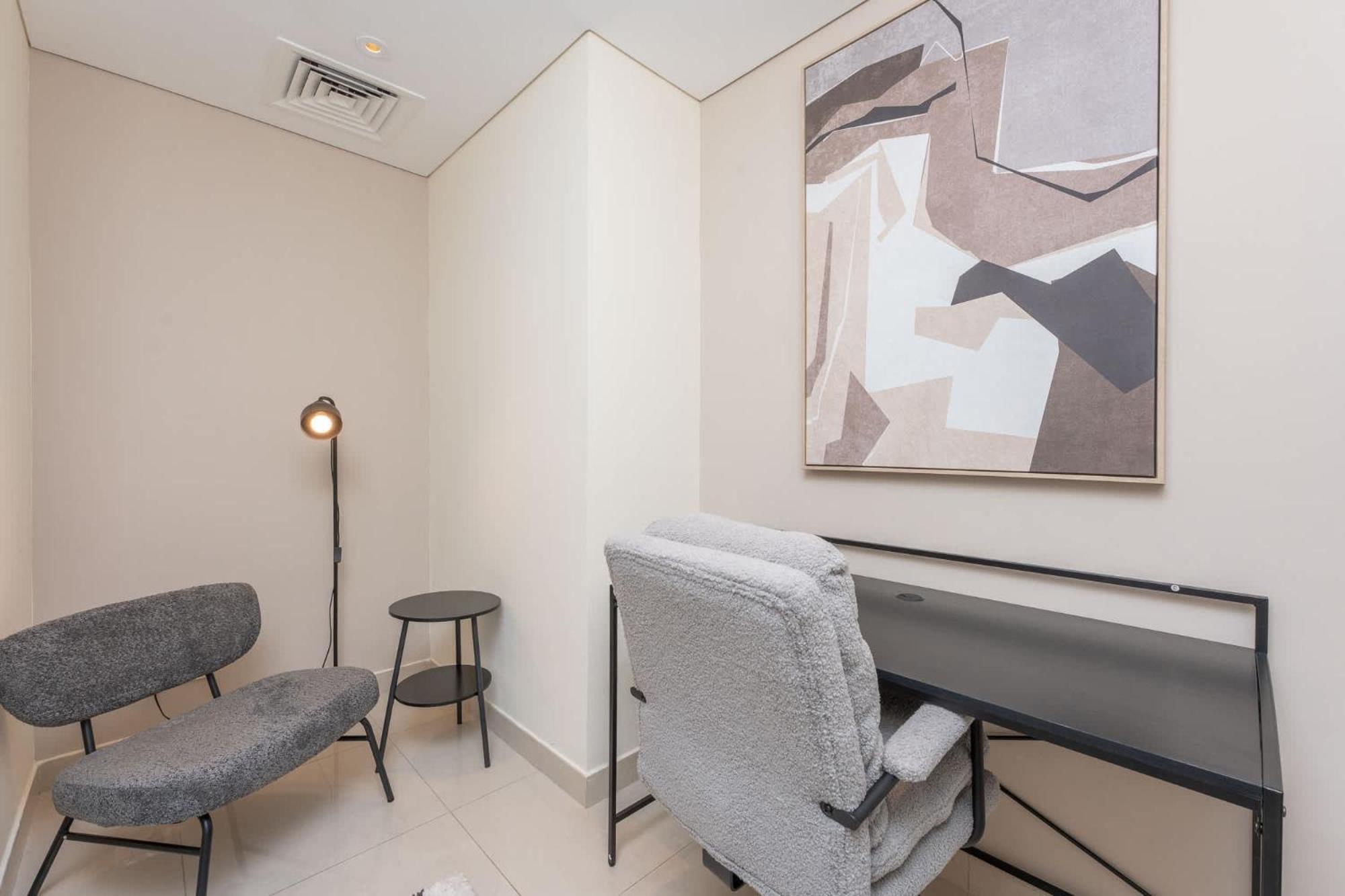 1 Bedroom Situated Near Burj Khalifa And Mall Apartment *