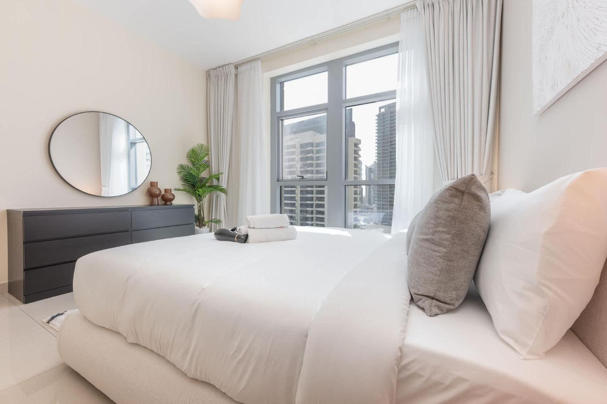 Apartment 1 Bedroom Situated Near Burj Khalifa And Mall *