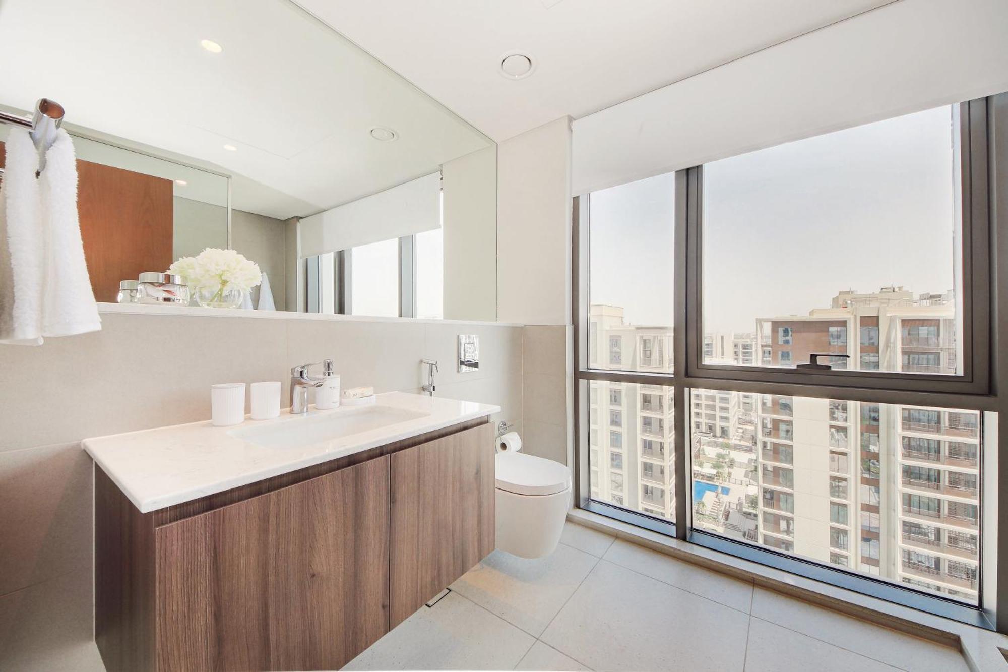 Apartment Modern 2br - Vida Residences Creek - Creek Access Dubai