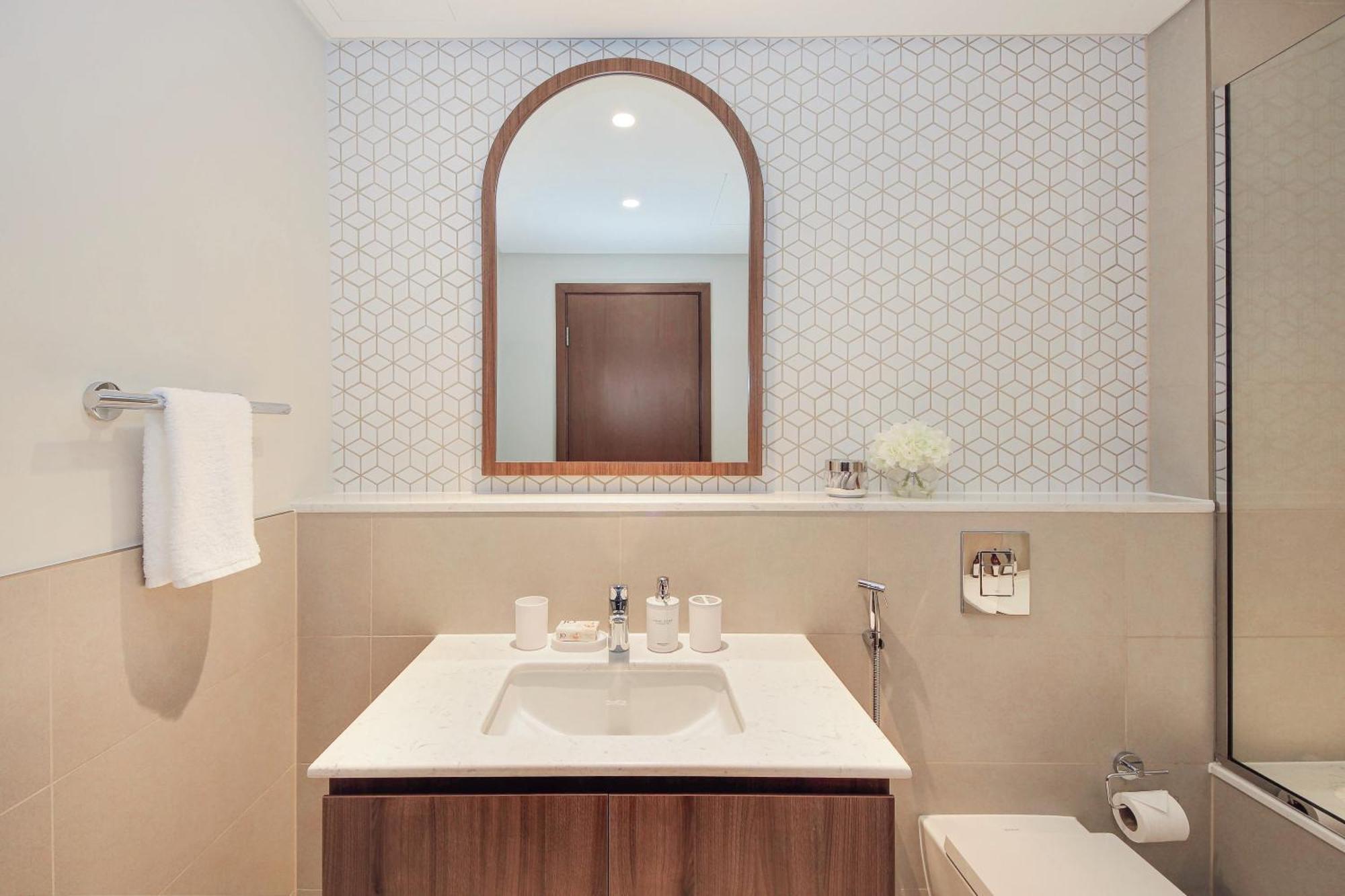 Modern 2br - Vida Residences Creek - Creek Access Dubai