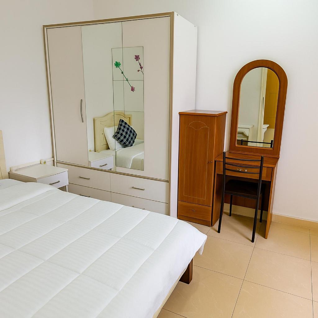 Masters And Double For Girls Only In Marina, Apartment *