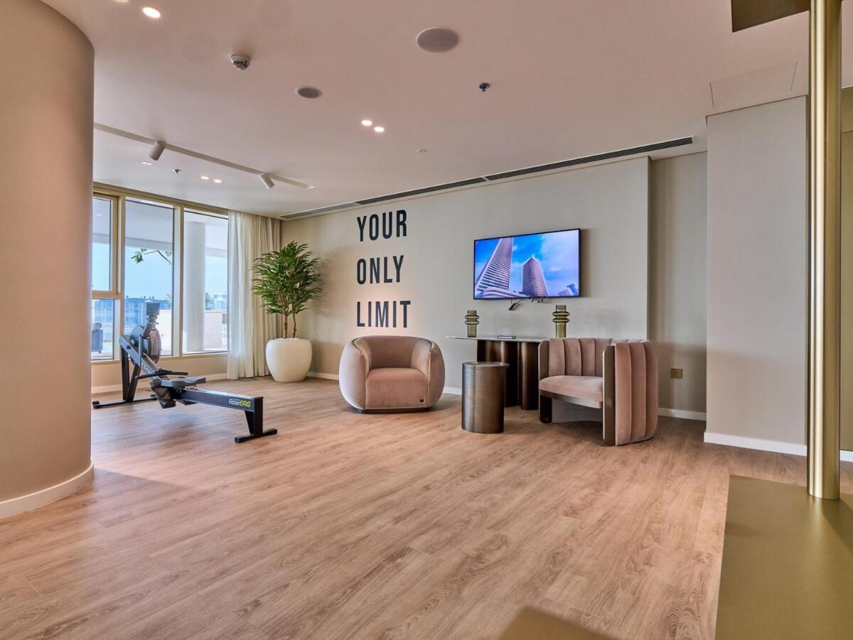Luxury Spacious 2 Bedroom Private And Views *