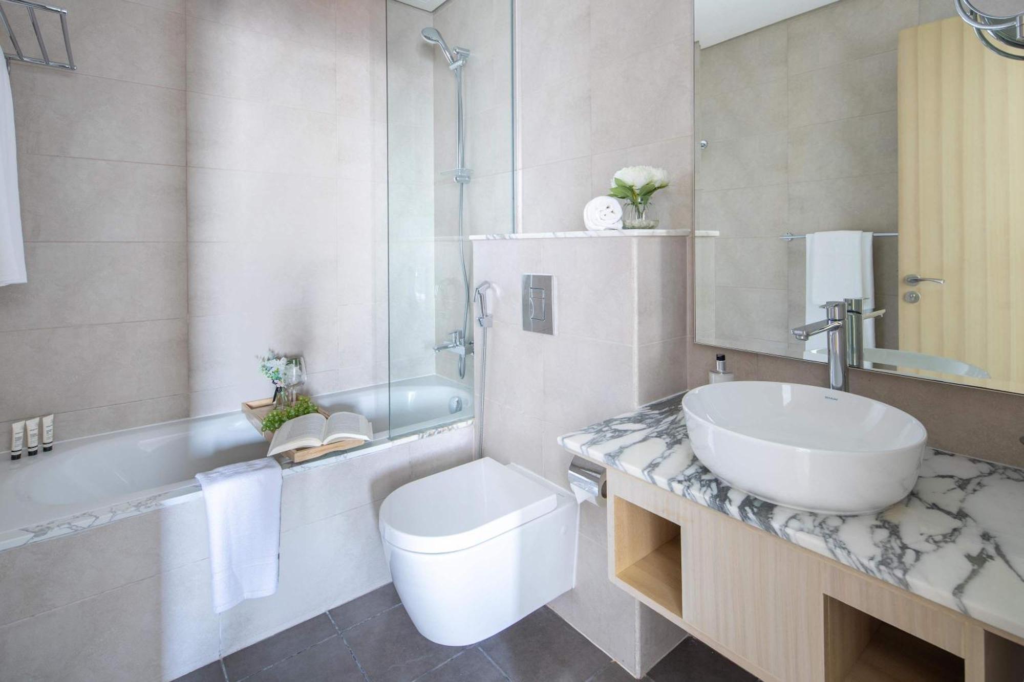 Frank Porter - Paramount Midtown * Dubai